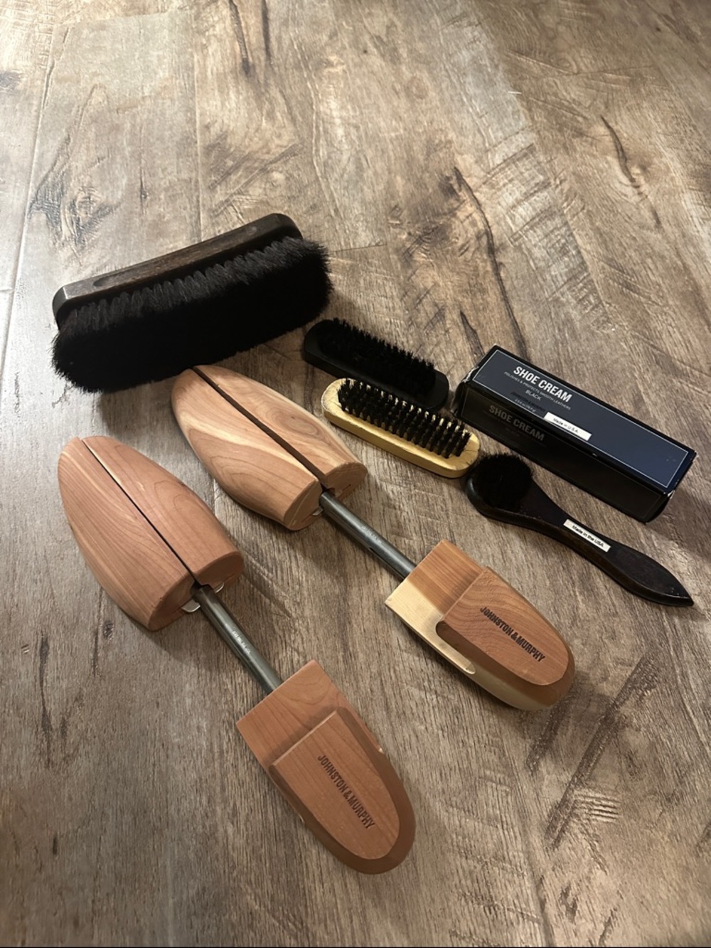Johnston & Murphy Men’s Cedar Shoe Trees with Shoe Care Kit - Natural Wood